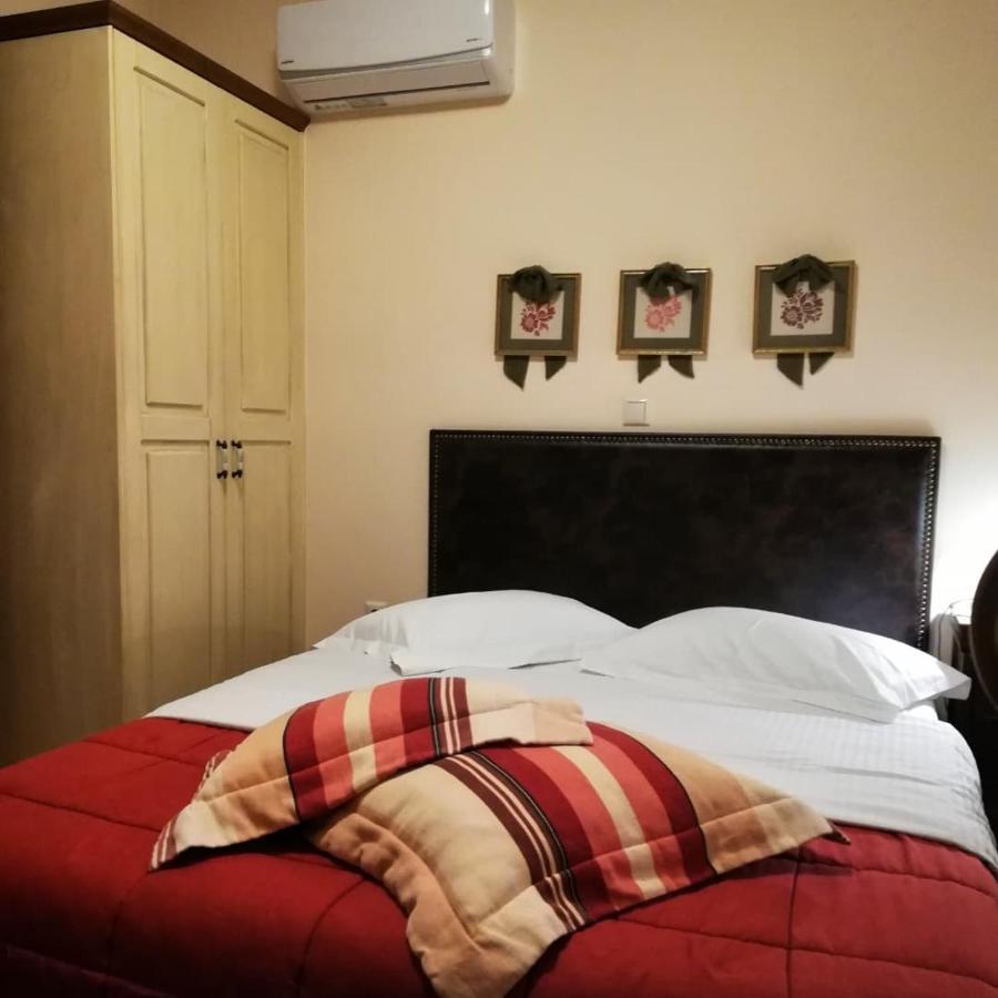 Valentini Guesthouse Karpenisi Екстер'єр фото