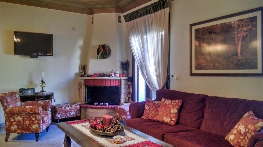 Valentini Guesthouse Karpenisi Екстер'єр фото