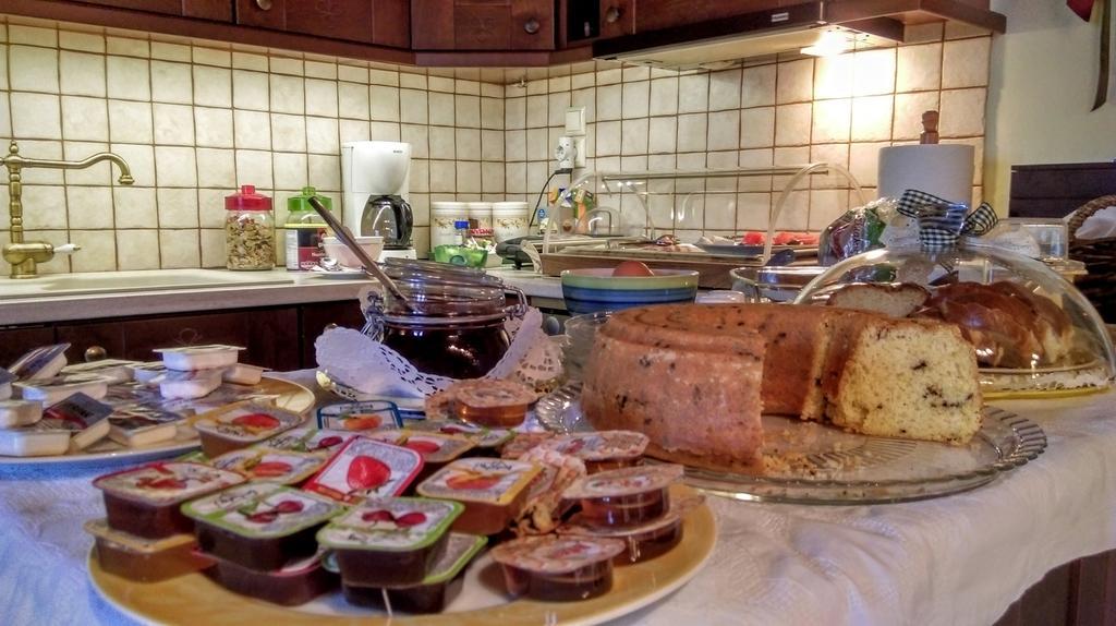 Valentini Guesthouse Karpenisi Екстер'єр фото