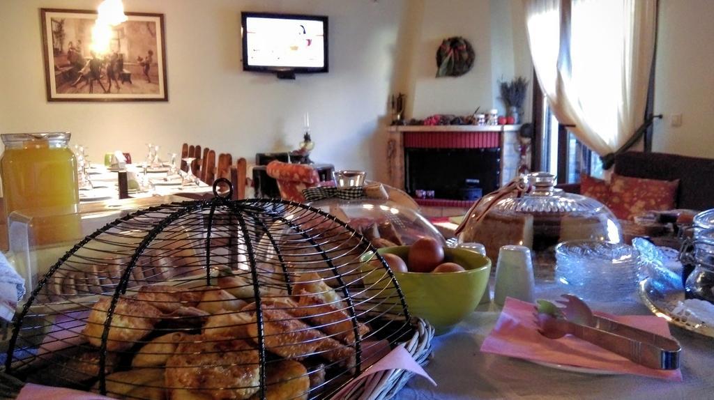 Valentini Guesthouse Karpenisi Екстер'єр фото